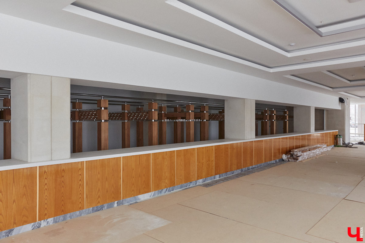 Точные сроки завершения восстановления здания театра драмы пока неизвестны. Более того, с начала года ремонтные работы на паузе, а артисты радуют зрителей премьерами, по-прежнему обживая чужие подмостки. «Ключ-Медиа» своими глазами оценил все детали грядущего преображения. Каким же увидят зрители обновленное культурное пространство после открытия?