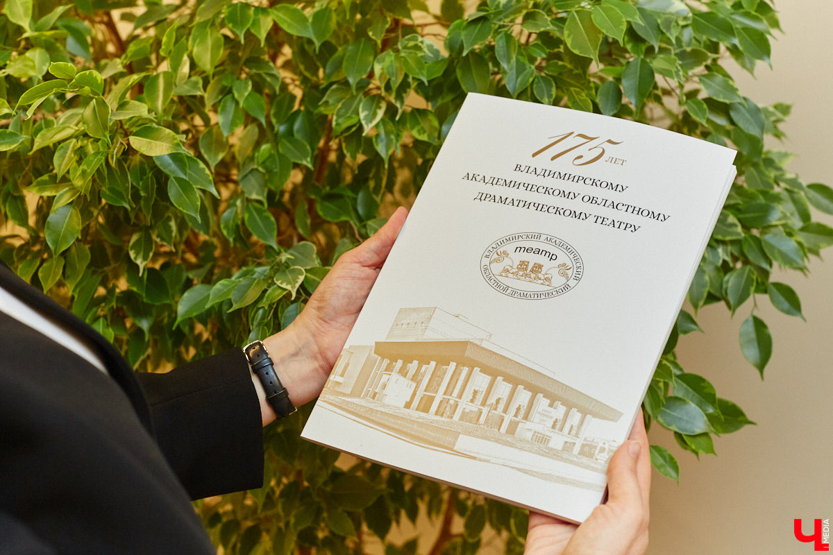 Точные сроки завершения восстановления здания театра драмы пока неизвестны. Более того, с начала года ремонтные работы на паузе, а артисты радуют зрителей премьерами, по-прежнему обживая чужие подмостки. «Ключ-Медиа» своими глазами оценил все детали грядущего преображения. Каким же увидят зрители обновленное культурное пространство после открытия?