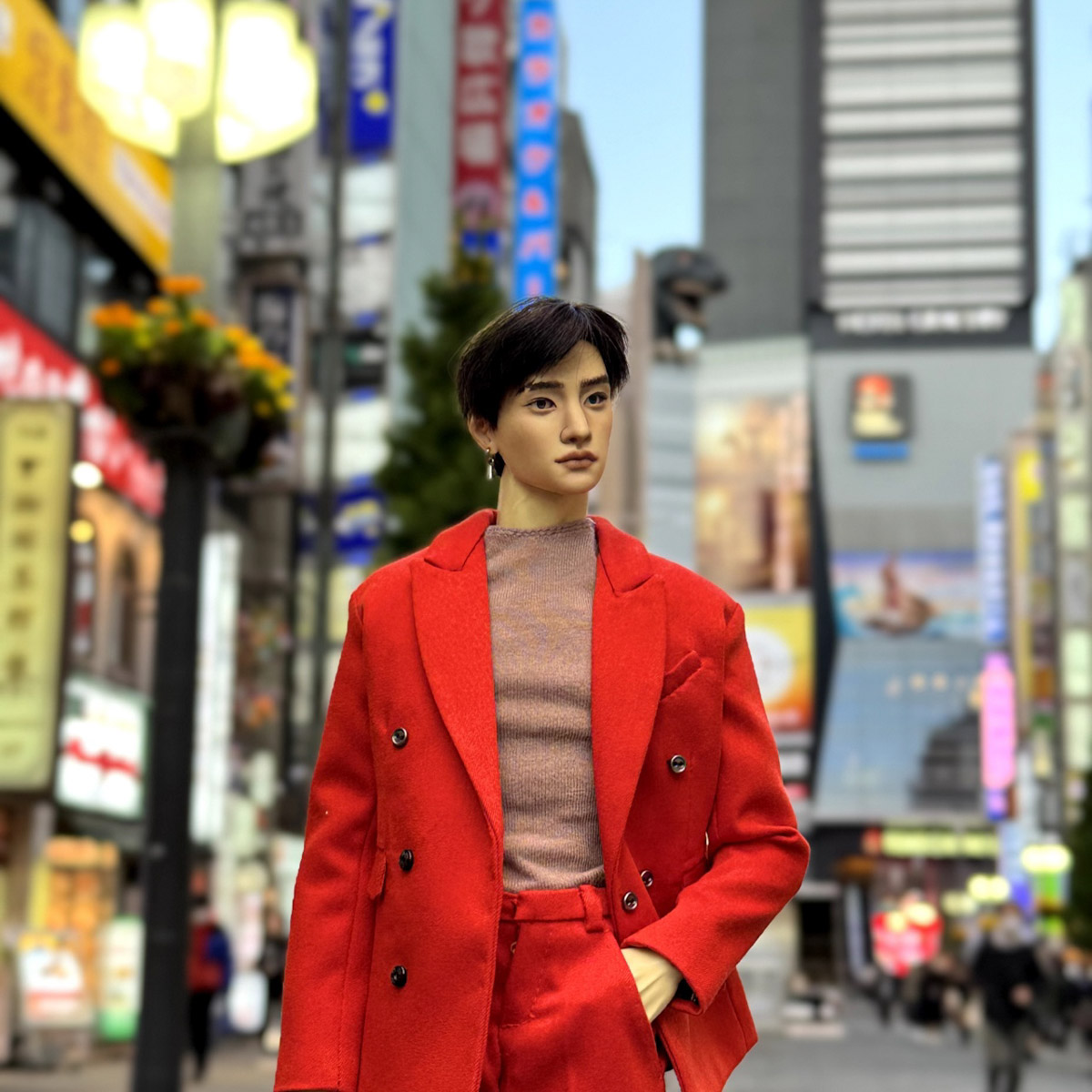 Создать мужчину мечты. Да не одного, а сотню! Это под силу Юлии Окуневой из Владимира. В ее руках пластик превращается в реалистичных японцев. Секретами мастерства девушка поделилась с «Ключ-Медиа» и откровенно призналась, сколько у нее «парней» на шарнирах на сегодняшний день.