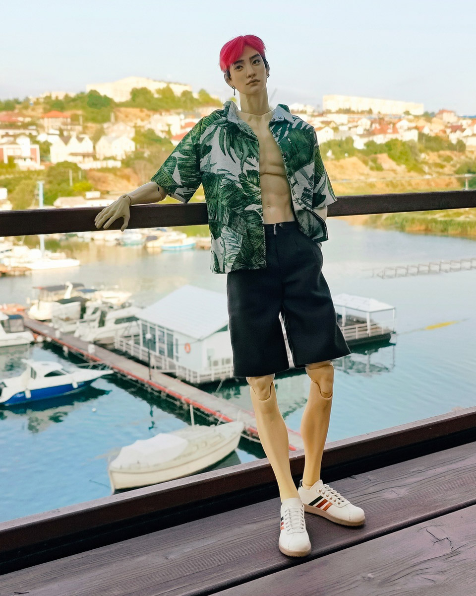 Создать мужчину мечты. Да не одного, а сотню! Это под силу Юлии Окуневой из Владимира. В ее руках пластик превращается в реалистичных японцев. Секретами мастерства девушка поделилась с «Ключ-Медиа» и откровенно призналась, сколько у нее «парней» на шарнирах на сегодняшний день.