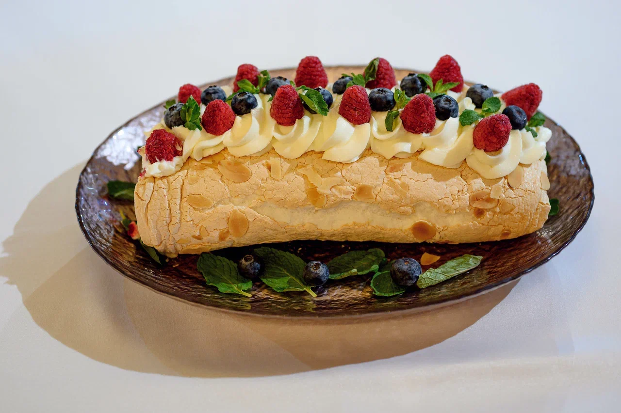 Прелестные участницы конкурса красоты «Мисс и Миссис Владимирская земля 2025» продемонстрировали свои кулинарные навыки. Но приготовить вкусное блюдо — лишь одна из задач, без сомнения, самого аппетитного этапа шоу. Важно презентовать его ярко, к чему претендентки на победу подошли крайне ответственно!