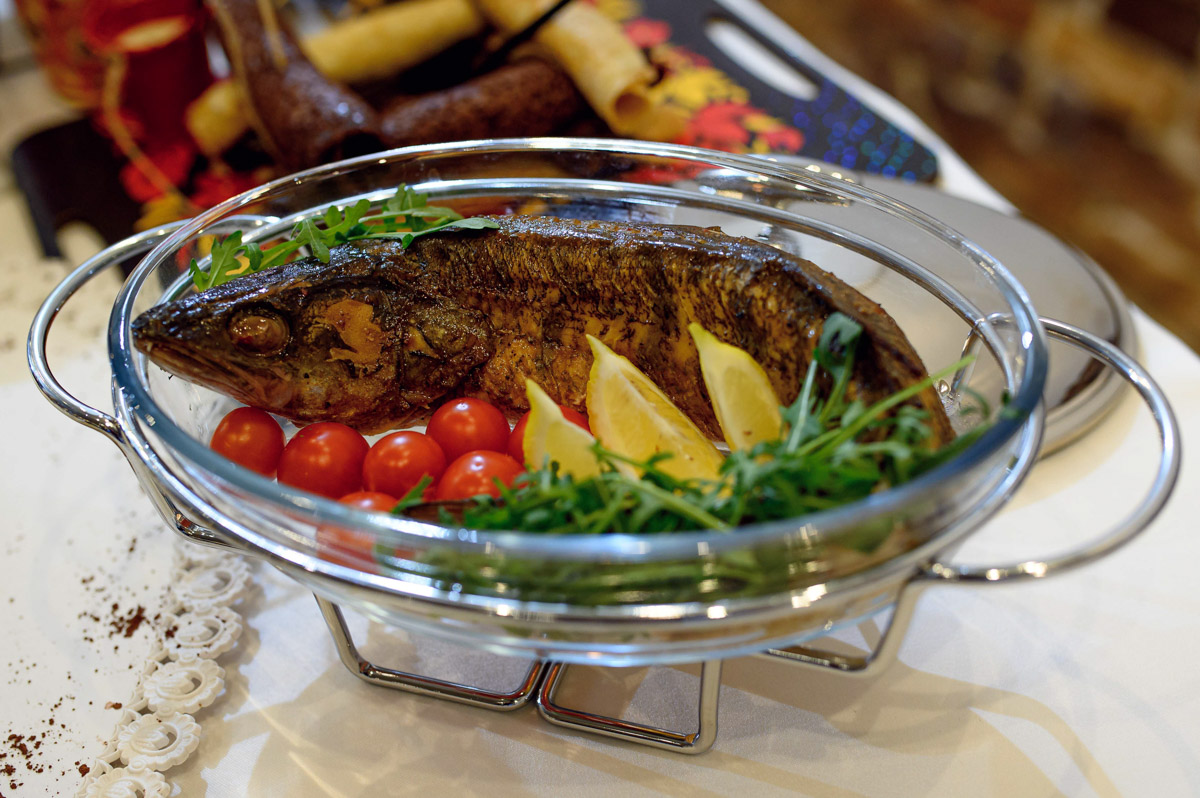 Прелестные участницы конкурса красоты «Мисс и Миссис Владимирская земля 2025» продемонстрировали свои кулинарные навыки. Но приготовить вкусное блюдо — лишь одна из задач, без сомнения, самого аппетитного этапа шоу. Важно презентовать его ярко, к чему претендентки на победу подошли крайне ответственно!