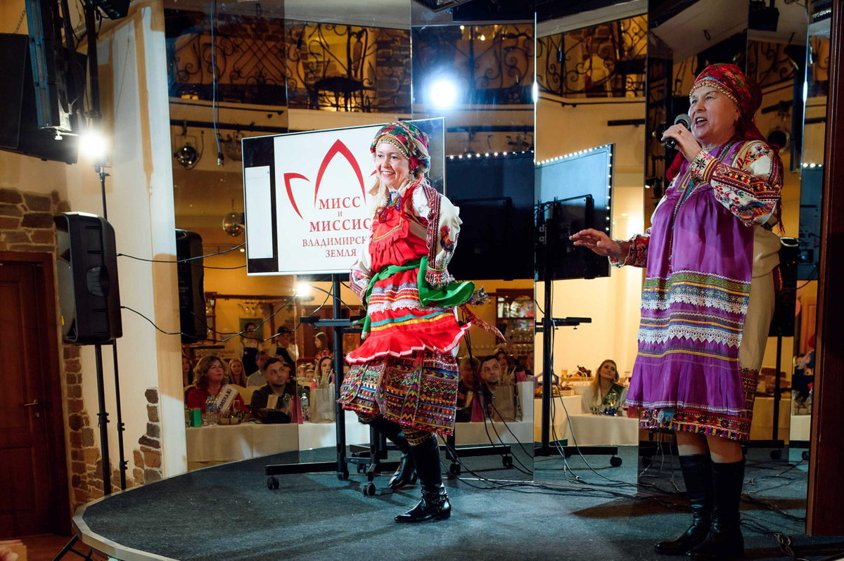 Прелестные участницы конкурса красоты «Мисс и Миссис Владимирская земля 2025» продемонстрировали свои кулинарные навыки. Но приготовить вкусное блюдо — лишь одна из задач, без сомнения, самого аппетитного этапа шоу. Важно презентовать его ярко, к чему претендентки на победу подошли крайне ответственно!