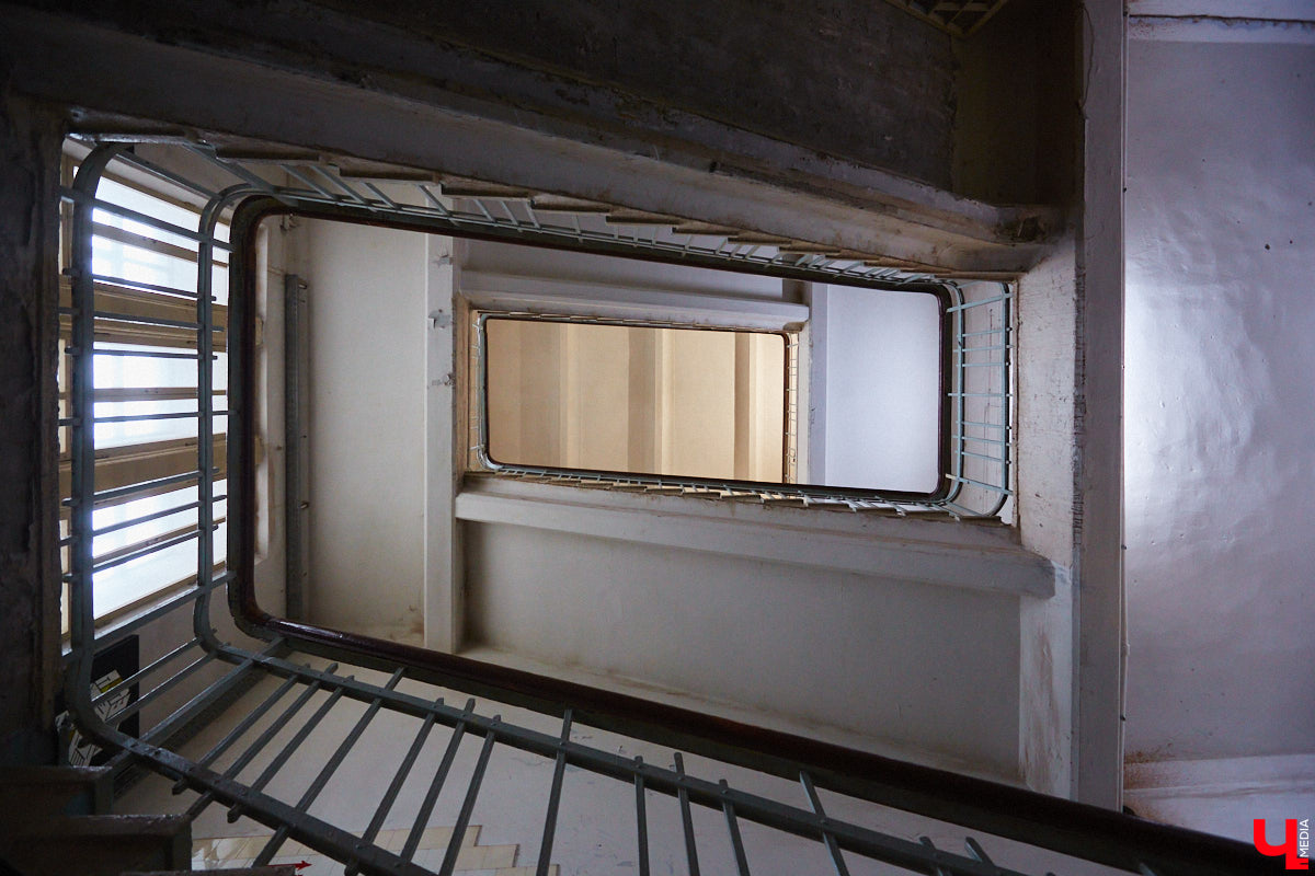 Не секрет, что Санкт-Петербург славится своими парадными. Впрочем, пусть Северная столица подождет. Красивые подъезды отыщутся и во Владимире, главное, знать, где искать. И «Ключ-Медиа» это известно!