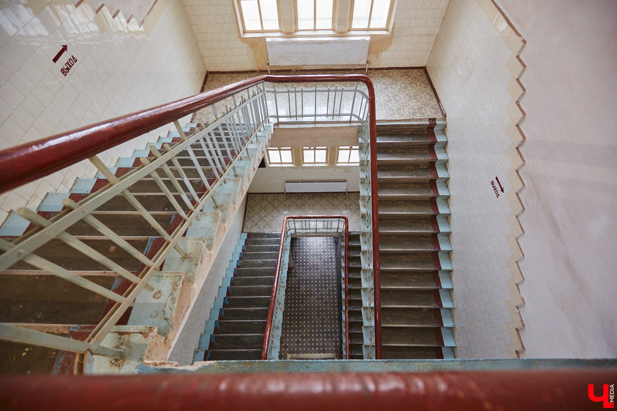 Не секрет, что Санкт-Петербург славится своими парадными. Впрочем, пусть Северная столица подождет. Красивые подъезды отыщутся и во Владимире, главное, знать, где искать. И «Ключ-Медиа» это известно!