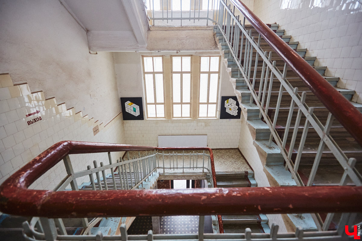 Не секрет, что Санкт-Петербург славится своими парадными. Впрочем, пусть Северная столица подождет. Красивые подъезды отыщутся и во Владимире, главное, знать, где искать. И «Ключ-Медиа» это известно!