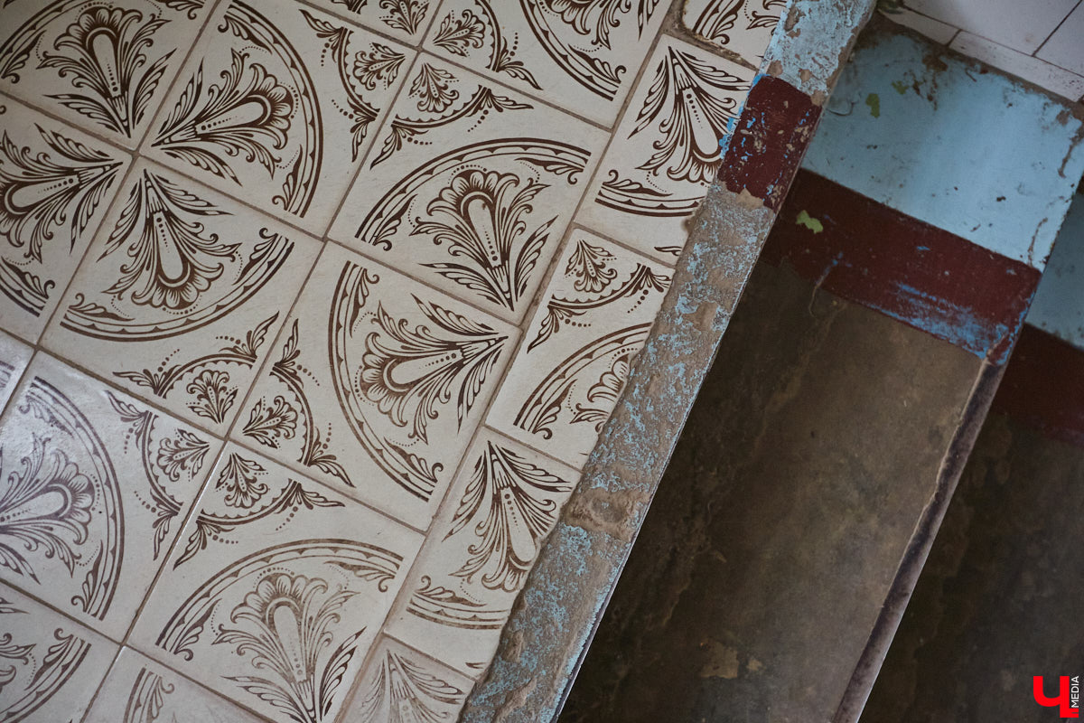 Не секрет, что Санкт-Петербург славится своими парадными. Впрочем, пусть Северная столица подождет. Красивые подъезды отыщутся и во Владимире, главное, знать, где искать. И «Ключ-Медиа» это известно!