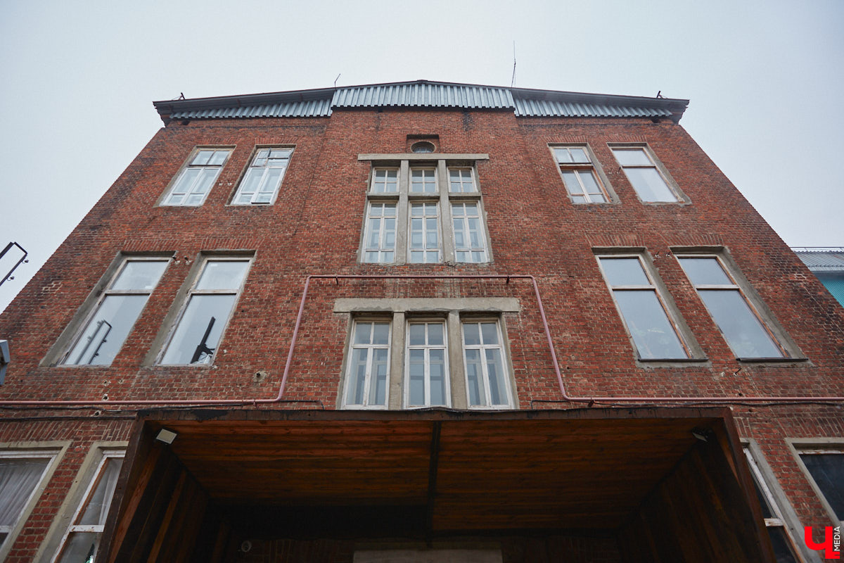 Не секрет, что Санкт-Петербург славится своими парадными. Впрочем, пусть Северная столица подождет. Красивые подъезды отыщутся и во Владимире, главное, знать, где искать. И «Ключ-Медиа» это известно!