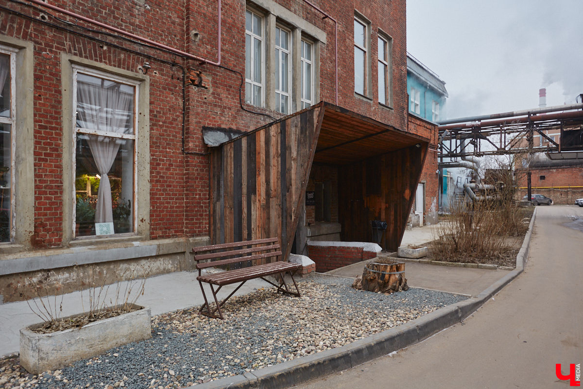 Не секрет, что Санкт-Петербург славится своими парадными. Впрочем, пусть Северная столица подождет. Красивые подъезды отыщутся и во Владимире, главное, знать, где искать. И «Ключ-Медиа» это известно!