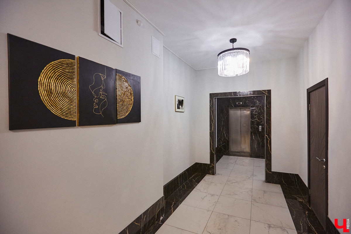 Не секрет, что Санкт-Петербург славится своими парадными. Впрочем, пусть Северная столица подождет. Красивые подъезды отыщутся и во Владимире, главное, знать, где искать. И «Ключ-Медиа» это известно!