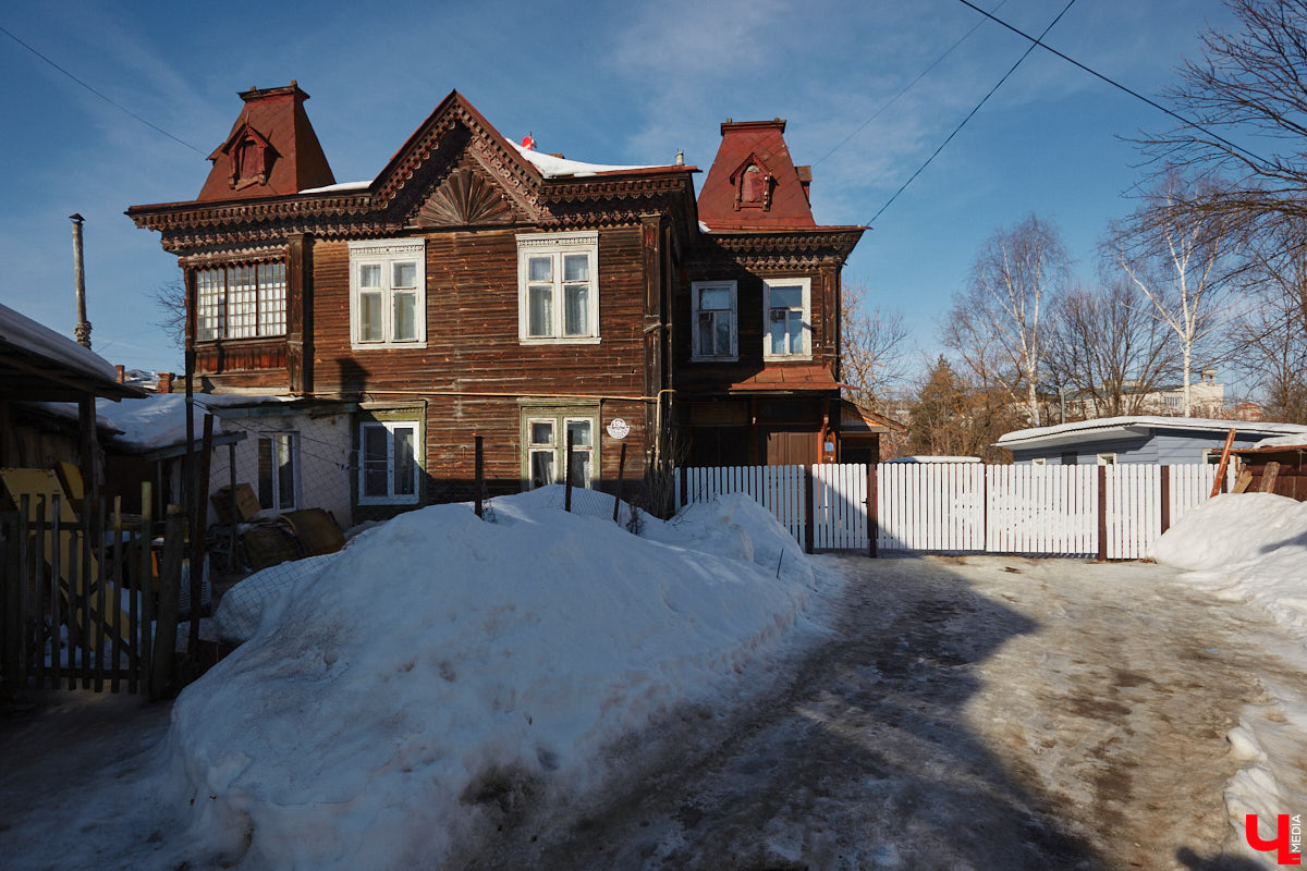 Не секрет, что Санкт-Петербург славится своими парадными. Впрочем, пусть Северная столица подождет. Красивые подъезды отыщутся и во Владимире, главное, знать, где искать. И «Ключ-Медиа» это известно!