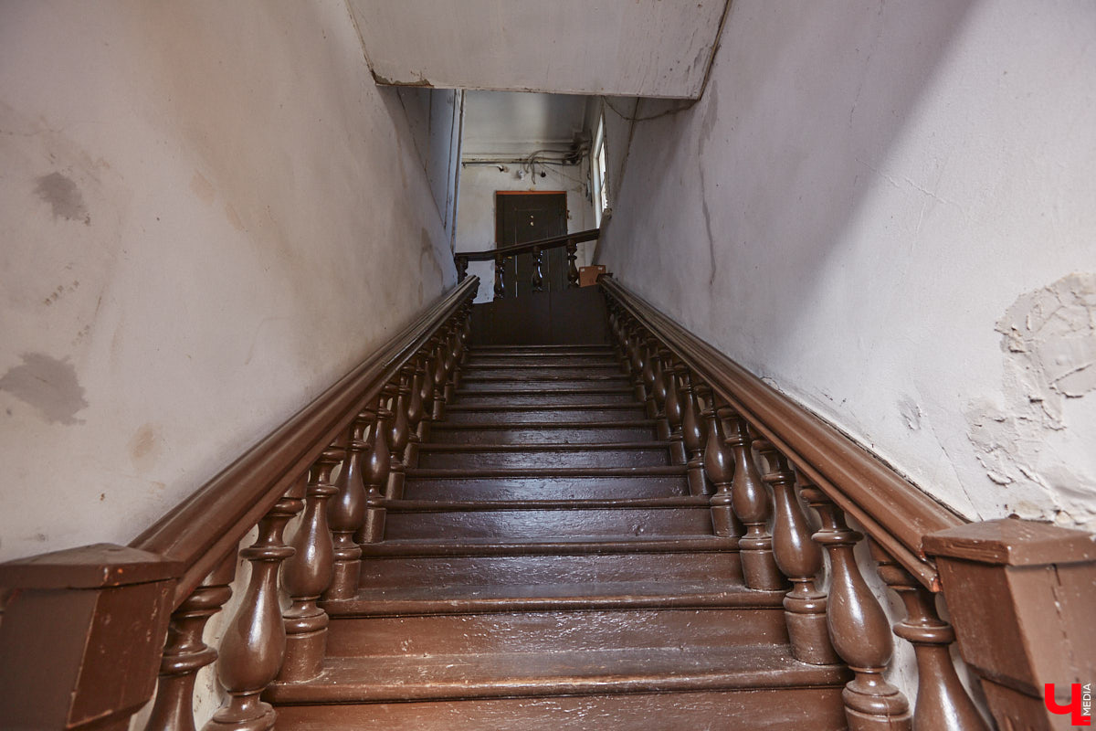 Не секрет, что Санкт-Петербург славится своими парадными. Впрочем, пусть Северная столица подождет. Красивые подъезды отыщутся и во Владимире, главное, знать, где искать. И «Ключ-Медиа» это известно!