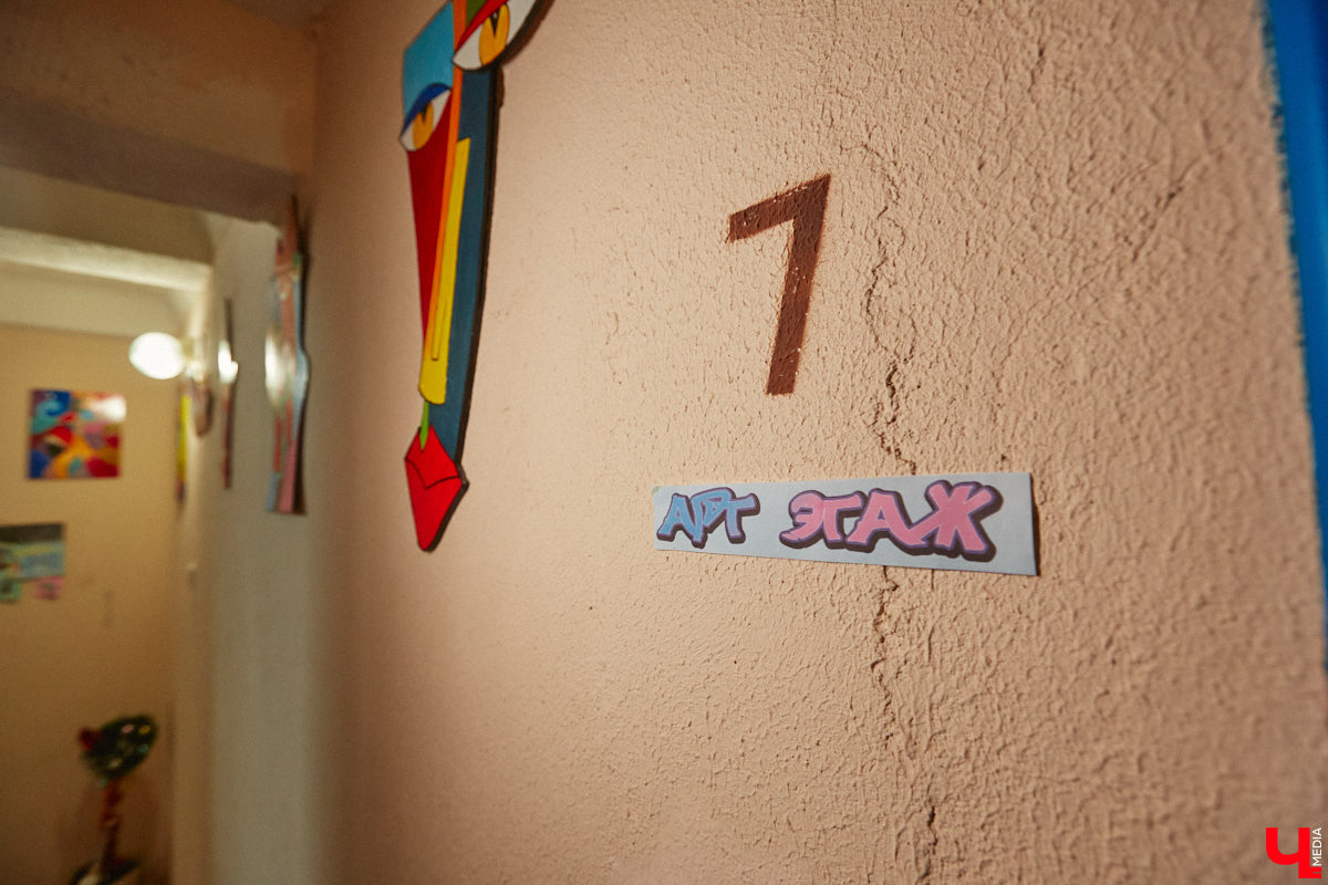 Не секрет, что Санкт-Петербург славится своими парадными. Впрочем, пусть Северная столица подождет. Красивые подъезды отыщутся и во Владимире, главное, знать, где искать. И «Ключ-Медиа» это известно!