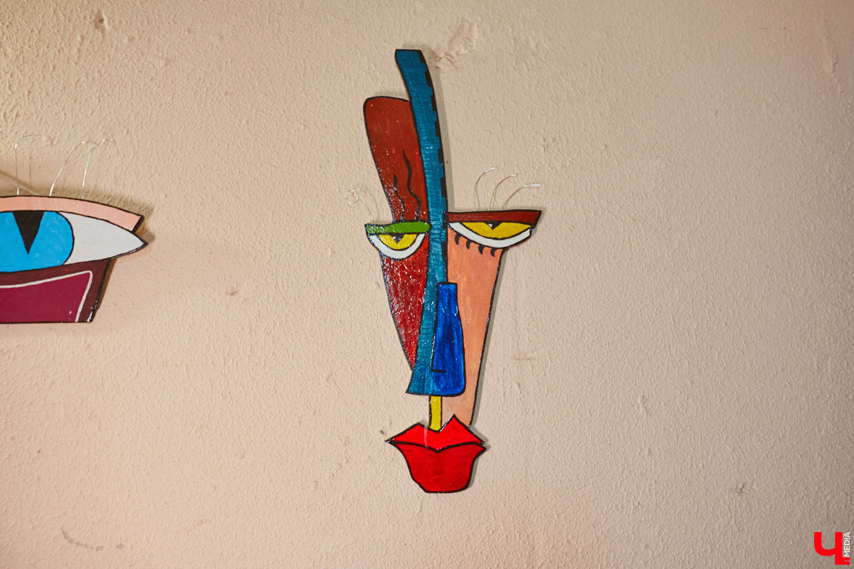 Не секрет, что Санкт-Петербург славится своими парадными. Впрочем, пусть Северная столица подождет. Красивые подъезды отыщутся и во Владимире, главное, знать, где искать. И «Ключ-Медиа» это известно!