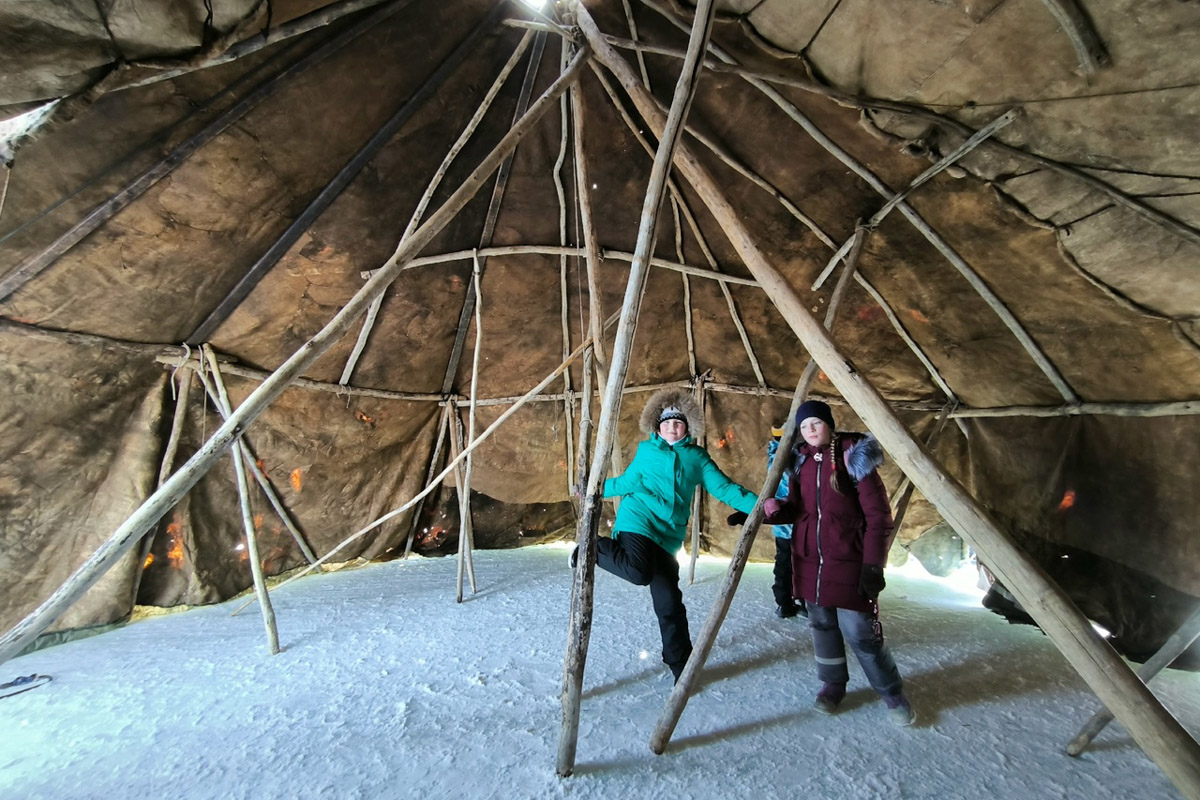 Что, если бы вам внезапно предложили покинуть привычные места и отправиться в удивительный, кажущийся таким суровым край? Решение о переезде на Чукотку Наталья Филонова называет безумной авантюрой. Как бы то ни было, в декабре прошлого года женщина отметила семилетие новой жизни. А ее любовь к Северу, как в крепких семейных отношениях, стала более осознанной и даже усилилась, пройдя через кризисы.