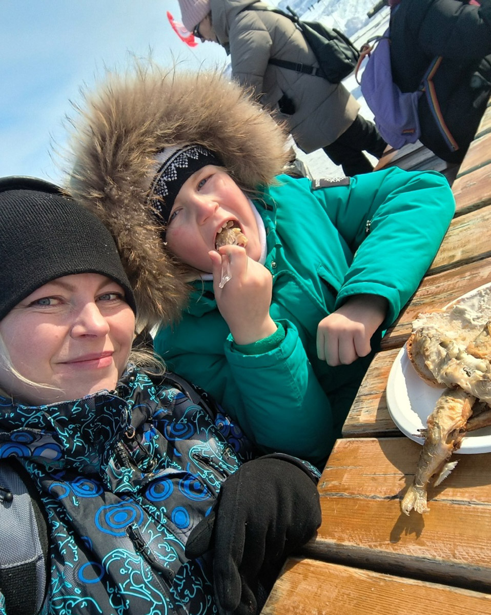 Что, если бы вам внезапно предложили покинуть привычные места и отправиться в удивительный, кажущийся таким суровым край? Решение о переезде на Чукотку Наталья Филонова называет безумной авантюрой. Как бы то ни было, в декабре прошлого года женщина отметила семилетие новой жизни. А ее любовь к Северу, как в крепких семейных отношениях, стала более осознанной и даже усилилась, пройдя через кризисы.