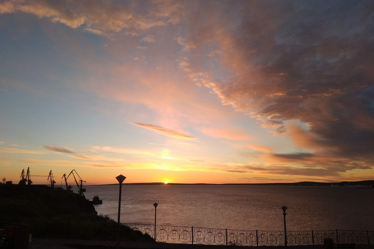 Что, если бы вам внезапно предложили покинуть привычные места и отправиться в удивительный, кажущийся таким суровым край? Решение о переезде на Чукотку Наталья Филонова называет безумной авантюрой. Как бы то ни было, в декабре прошлого года женщина отметила семилетие новой жизни. А ее любовь к Северу, как в крепких семейных отношениях, стала более осознанной и даже усилилась, пройдя через кризисы.