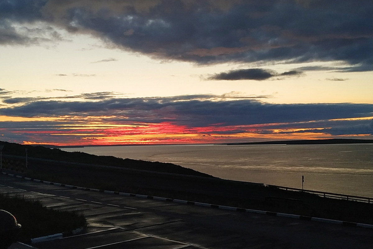 Что, если бы вам внезапно предложили покинуть привычные места и отправиться в удивительный, кажущийся таким суровым край? Решение о переезде на Чукотку Наталья Филонова называет безумной авантюрой. Как бы то ни было, в декабре прошлого года женщина отметила семилетие новой жизни. А ее любовь к Северу, как в крепких семейных отношениях, стала более осознанной и даже усилилась, пройдя через кризисы.