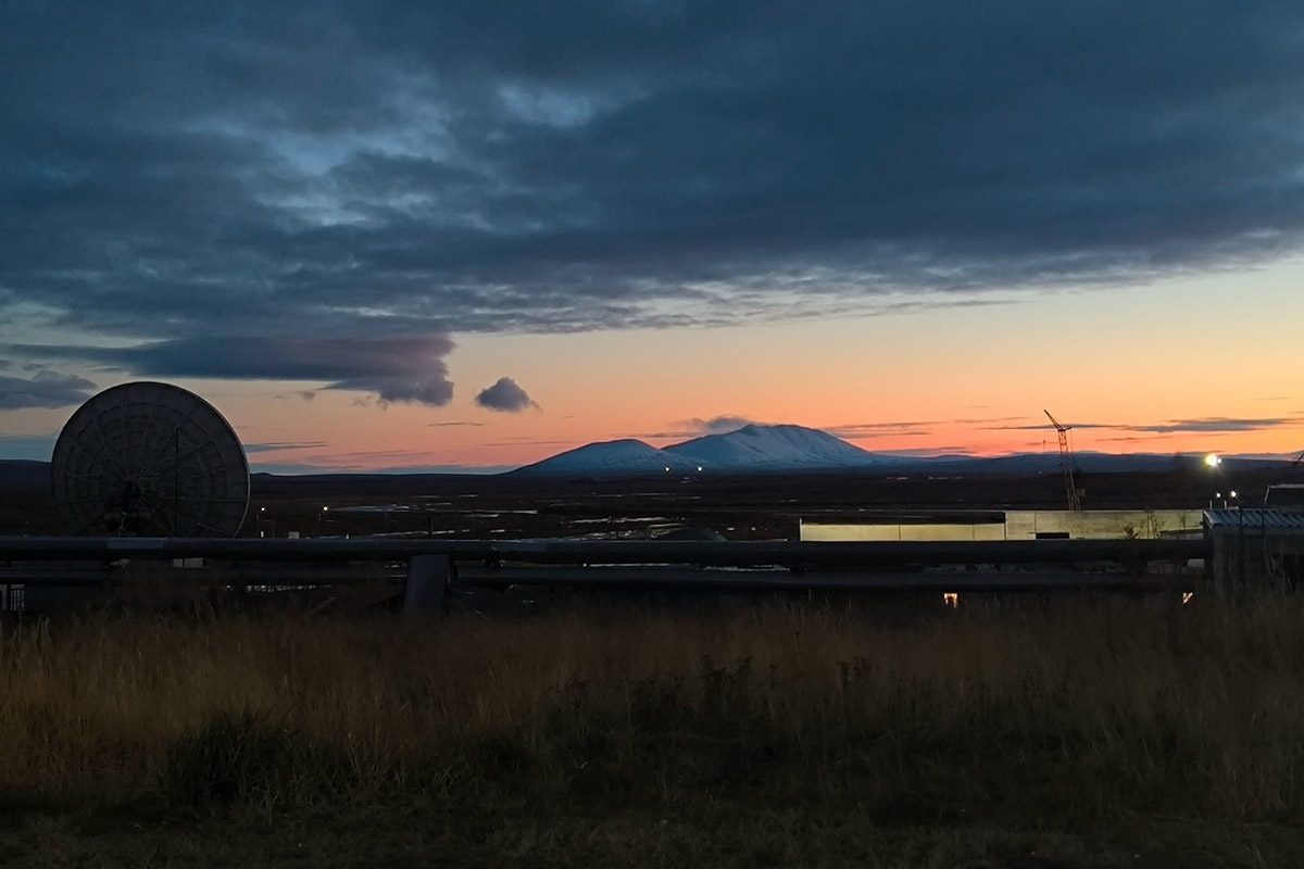 Что, если бы вам внезапно предложили покинуть привычные места и отправиться в удивительный, кажущийся таким суровым край? Решение о переезде на Чукотку Наталья Филонова называет безумной авантюрой. Как бы то ни было, в декабре прошлого года женщина отметила семилетие новой жизни. А ее любовь к Северу, как в крепких семейных отношениях, стала более осознанной и даже усилилась, пройдя через кризисы.