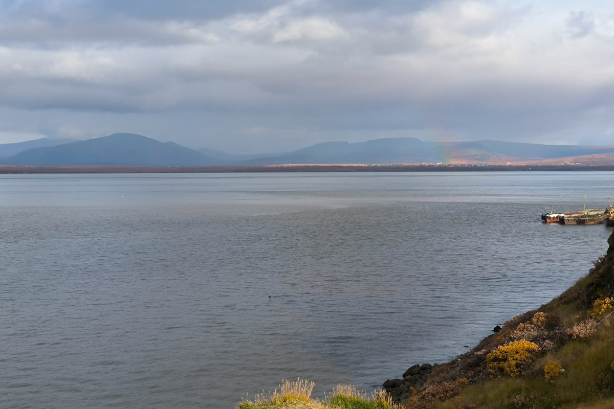 Что, если бы вам внезапно предложили покинуть привычные места и отправиться в удивительный, кажущийся таким суровым край? Решение о переезде на Чукотку Наталья Филонова называет безумной авантюрой. Как бы то ни было, в декабре прошлого года женщина отметила семилетие новой жизни. А ее любовь к Северу, как в крепких семейных отношениях, стала более осознанной и даже усилилась, пройдя через кризисы.