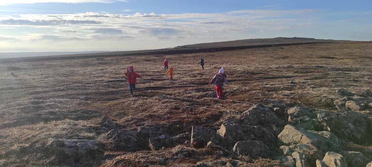 Что, если бы вам внезапно предложили покинуть привычные места и отправиться в удивительный, кажущийся таким суровым край? Решение о переезде на Чукотку Наталья Филонова называет безумной авантюрой. Как бы то ни было, в декабре прошлого года женщина отметила семилетие новой жизни. А ее любовь к Северу, как в крепких семейных отношениях, стала более осознанной и даже усилилась, пройдя через кризисы.