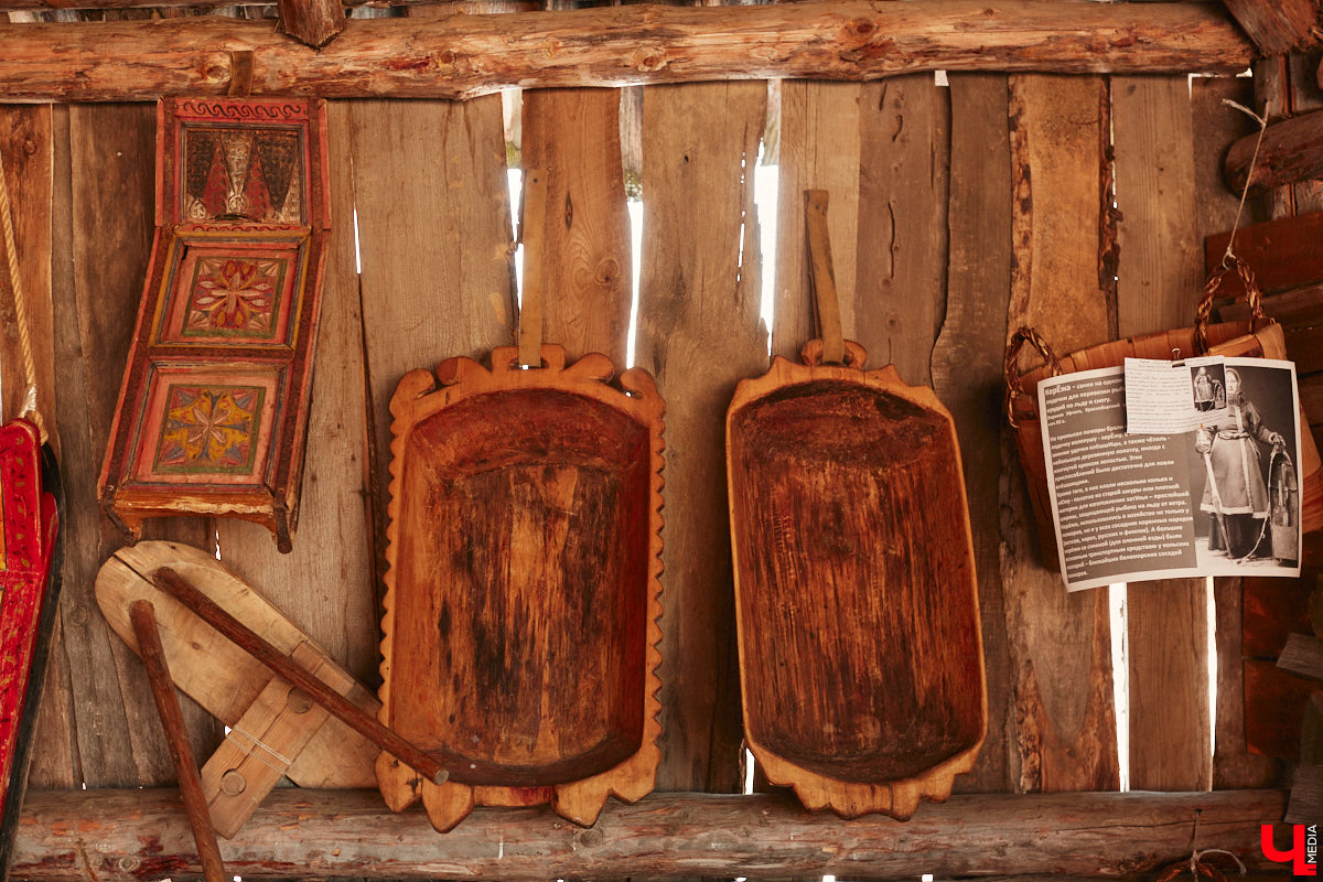 Проводить зиму хочется достойно. Со снежной горки в 2025 году не покататься, но можно хотя бы узнать, с помощью чего это делали наши предки. В Суздале свое собрание старинных санок представил коллекционер Александр Печенкин. Каких только экспонатов там нет: от масленичных с резьбой и росписью до замысловатых хозяйственно-бытовых. Одним словом, лепота!