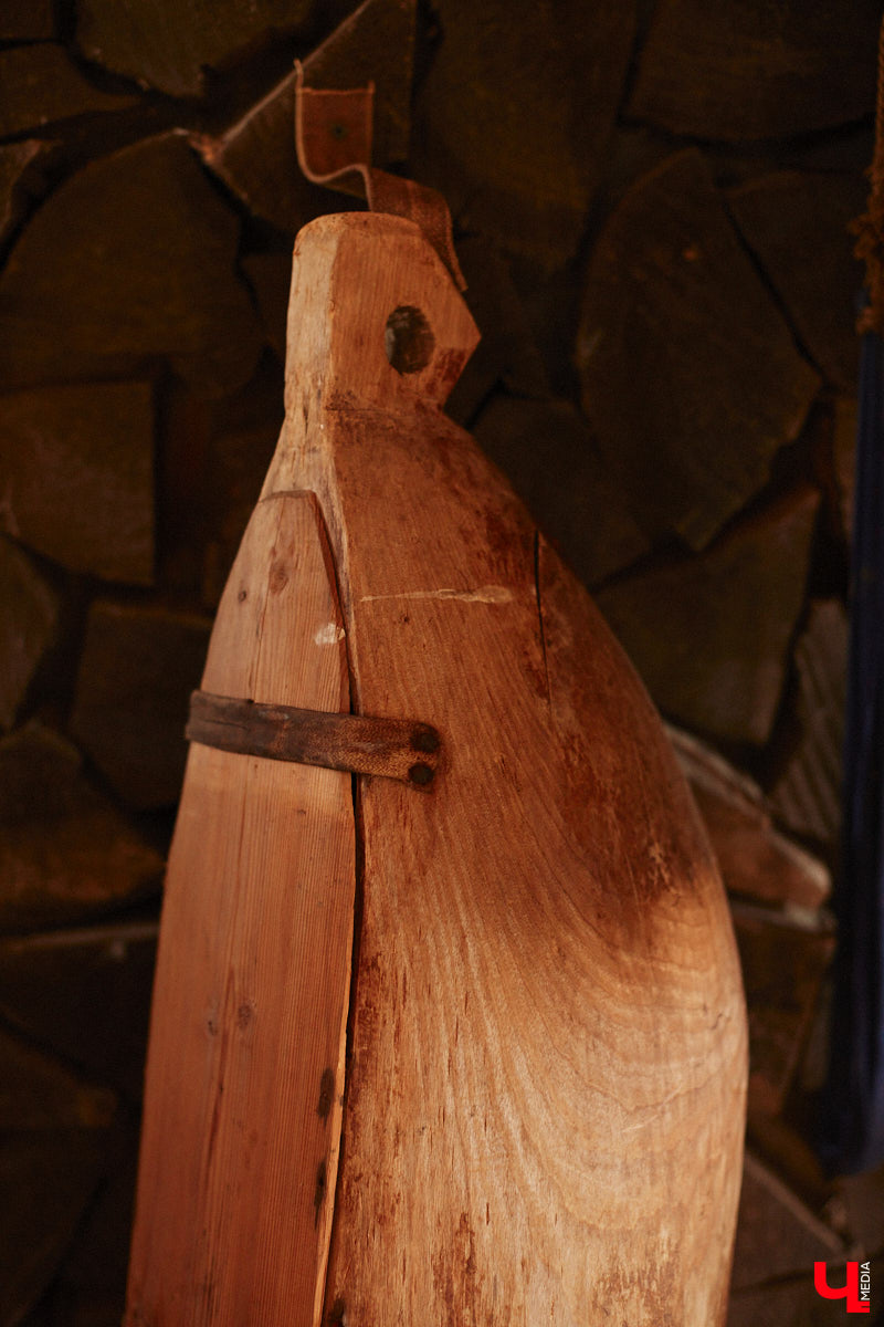 Проводить зиму хочется достойно. Со снежной горки в 2025 году не покататься, но можно хотя бы узнать, с помощью чего это делали наши предки. В Суздале свое собрание старинных санок представил коллекционер Александр Печенкин. Каких только экспонатов там нет: от масленичных с резьбой и росписью до замысловатых хозяйственно-бытовых. Одним словом, лепота!