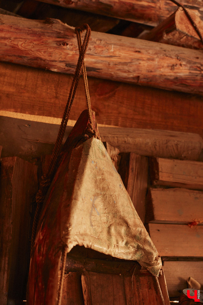 Проводить зиму хочется достойно. Со снежной горки в 2025 году не покататься, но можно хотя бы узнать, с помощью чего это делали наши предки. В Суздале свое собрание старинных санок представил коллекционер Александр Печенкин. Каких только экспонатов там нет: от масленичных с резьбой и росписью до замысловатых хозяйственно-бытовых. Одним словом, лепота!