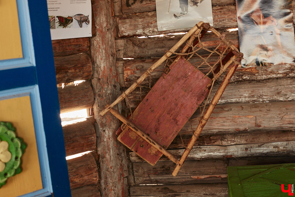 Проводить зиму хочется достойно. Со снежной горки в 2025 году не покататься, но можно хотя бы узнать, с помощью чего это делали наши предки. В Суздале свое собрание старинных санок представил коллекционер Александр Печенкин. Каких только экспонатов там нет: от масленичных с резьбой и росписью до замысловатых хозяйственно-бытовых. Одним словом, лепота!