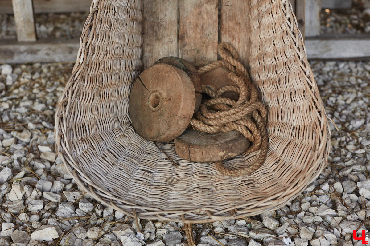 Проводить зиму хочется достойно. Со снежной горки в 2025 году не покататься, но можно хотя бы узнать, с помощью чего это делали наши предки. В Суздале свое собрание старинных санок представил коллекционер Александр Печенкин. Каких только экспонатов там нет: от масленичных с резьбой и росписью до замысловатых хозяйственно-бытовых. Одним словом, лепота!