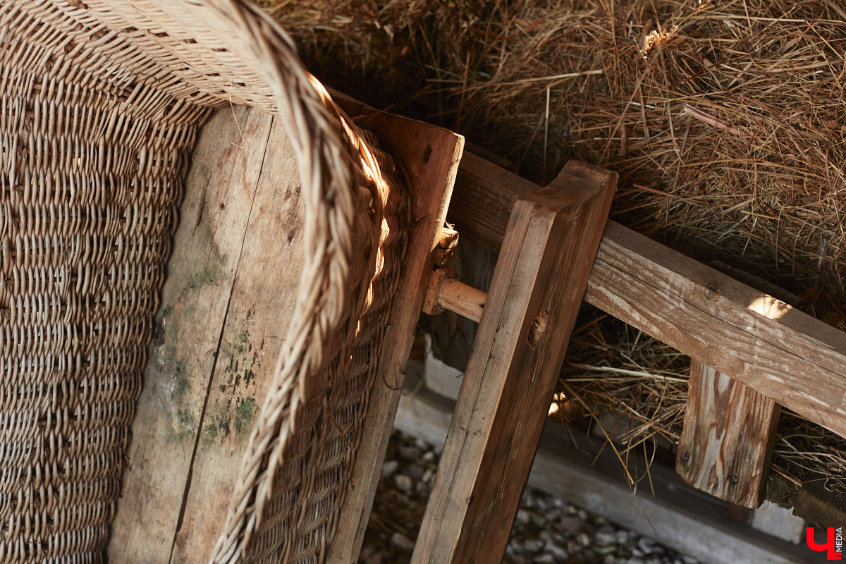 Проводить зиму хочется достойно. Со снежной горки в 2025 году не покататься, но можно хотя бы узнать, с помощью чего это делали наши предки. В Суздале свое собрание старинных санок представил коллекционер Александр Печенкин. Каких только экспонатов там нет: от масленичных с резьбой и росписью до замысловатых хозяйственно-бытовых. Одним словом, лепота!