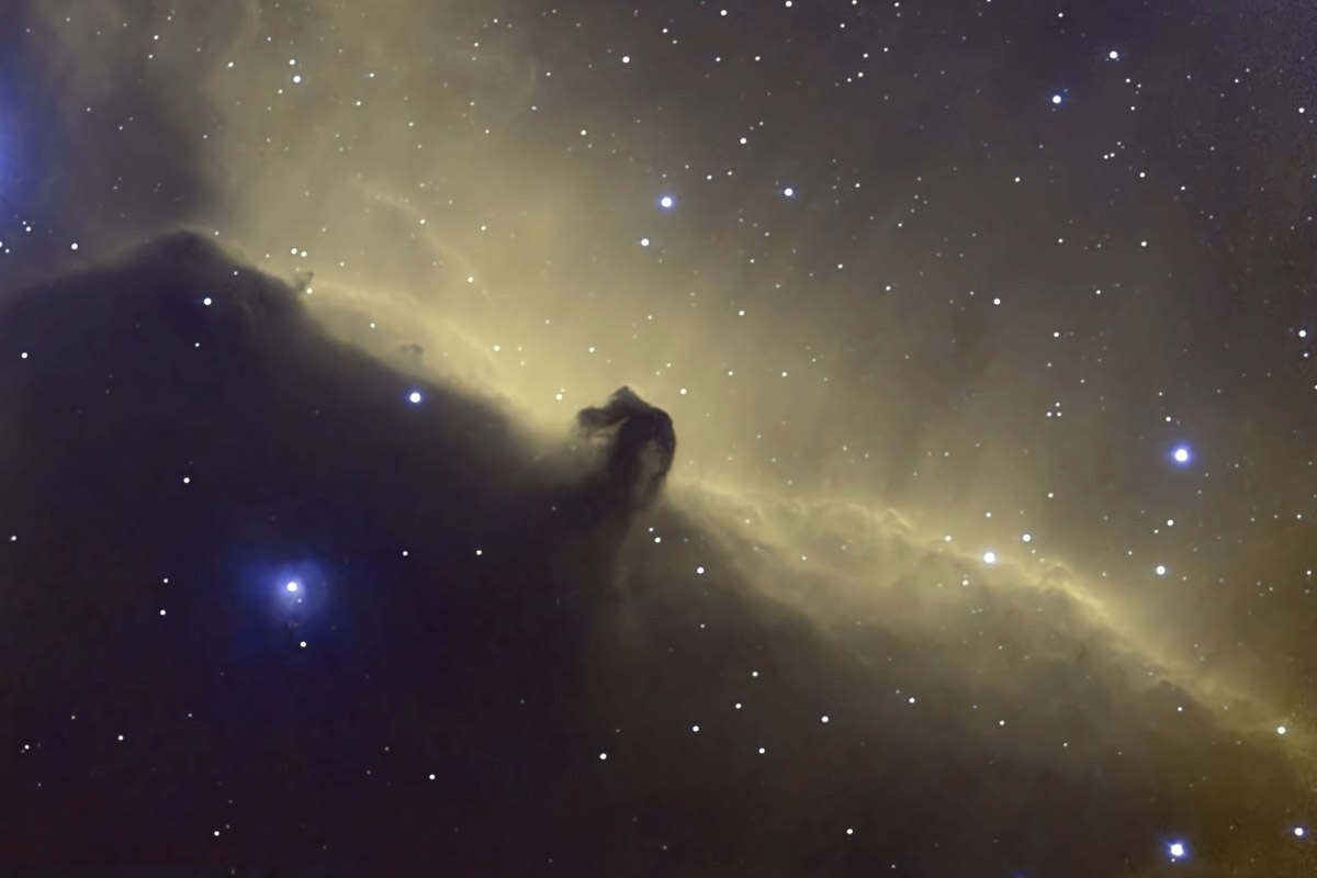 Владимирский астроном-любитель Антон Андрианов снял сразу несколько объектов дальнего космоса. Кадры туманностей и планет мужчина сделал на дачном участке, где обустроил собственную обсерваторию. Зимой ему удалось испытать ее на полную мощь, и теперь он делится новыми фантастическими фотографиями.