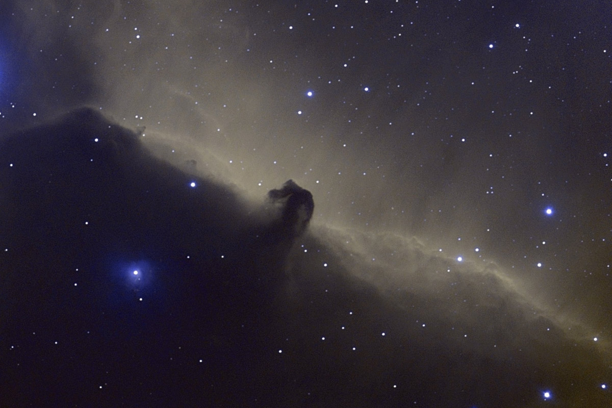 Владимирский астроном-любитель Антон Андрианов снял сразу несколько объектов дальнего космоса. Кадры туманностей и планет мужчина сделал на дачном участке, где обустроил собственную обсерваторию. Зимой ему удалось испытать ее на полную мощь, и теперь он делится новыми фантастическими фотографиями.