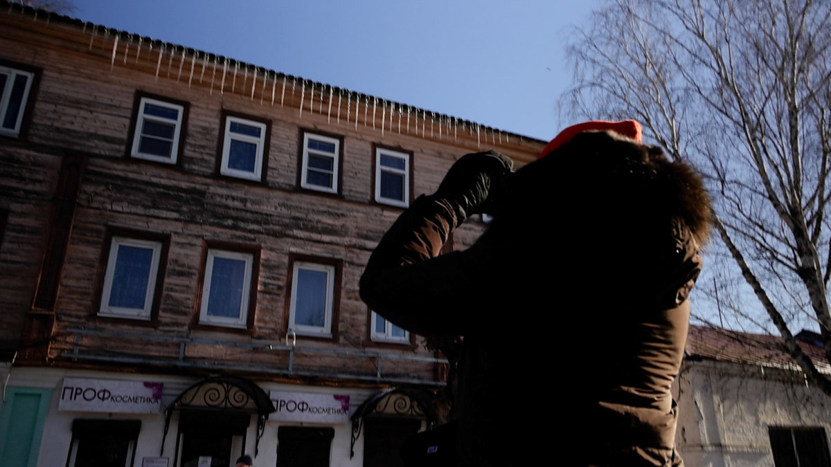 Что вы знаете о Юрьеве-Польском? Наверняка большинство вспомнит белокаменный Георгиевский собор, где туристы ищут рельеф со слоном. Другие — памятник князю Долгорукому около земляных валов. А что, если прогуляться по купеческим улочкам? В городе немало строений, возведенных на средства промышленников и фабрикантов. Сначала зайдем в музей, а затем поищем интересные здания в центре!