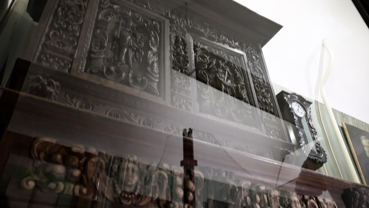 Что вы знаете о Юрьеве-Польском? Наверняка большинство вспомнит белокаменный Георгиевский собор, где туристы ищут рельеф со слоном. Другие — памятник князю Долгорукому около земляных валов. А что, если прогуляться по купеческим улочкам? В городе немало строений, возведенных на средства промышленников и фабрикантов. Сначала зайдем в музей, а затем поищем интересные здания в центре!