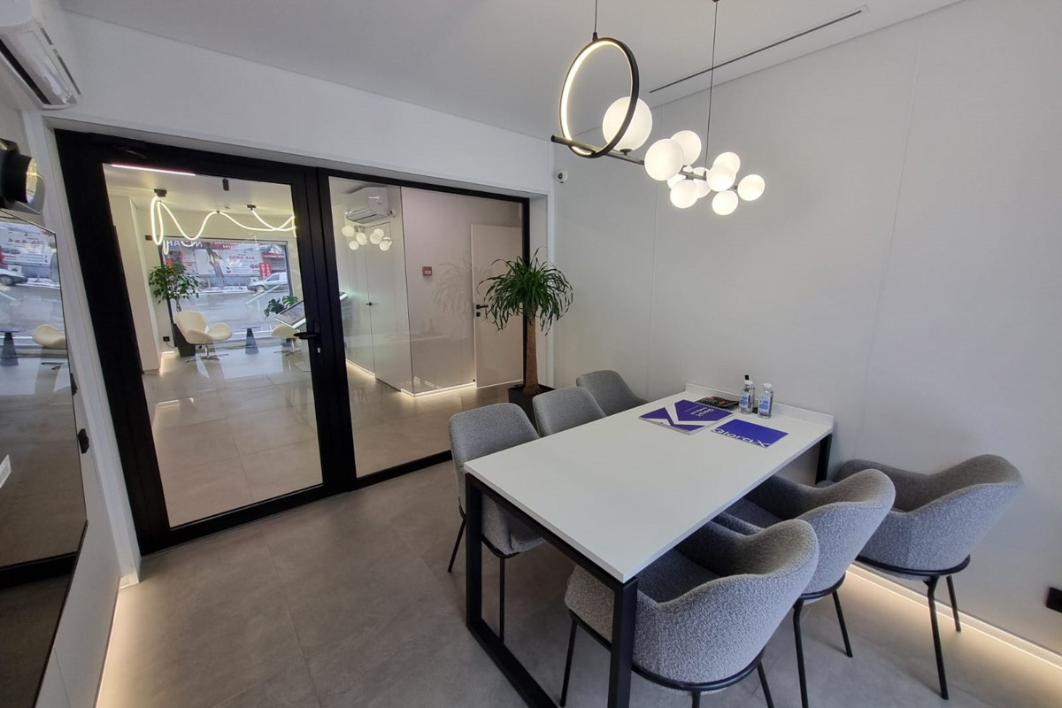 Федеральный девелопер, возводящий во Владимире ЖК «GloraX Октябрьский», открыл в областной столице новый офис продаж. Он расположен рядом со строительной площадкой, что позволит клиентам лично оценить преимущества этого масштабного проекта и ход строительства.