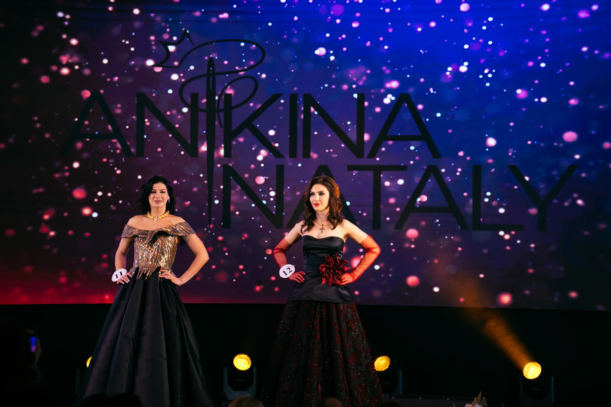 Конкурс «Мисс и   Миссис Владимирская земля   — 2025» в   очередной раз доказал: почувствовать себя королевой может каждая! В   минувшую субботу, 1   марта, красавицам из   33-го региона вручали шикарные короны, титулы и   подарки. Кто их   получил и   как прошел грандиозный финал   — в   материале «Ключ-Медиа».