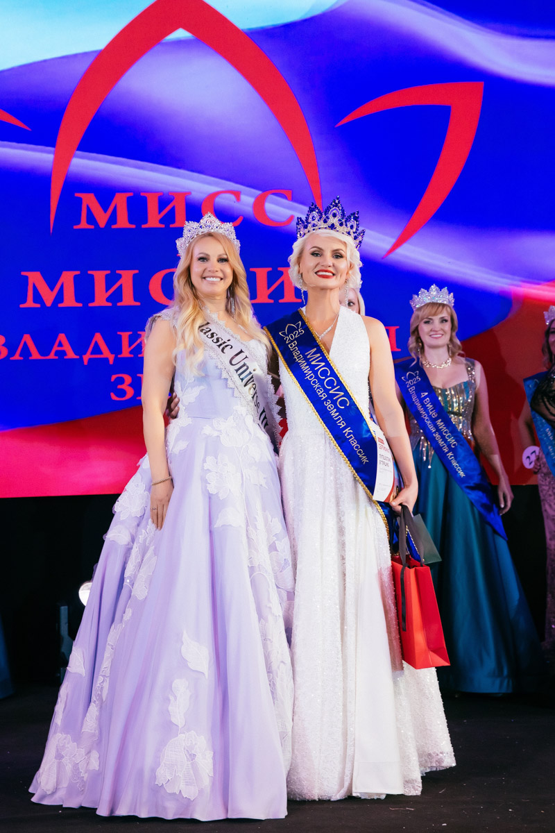 Конкурс «Мисс и   Миссис Владимирская земля   — 2025» в   очередной раз доказал: почувствовать себя королевой может каждая! В   минувшую субботу, 1   марта, красавицам из   33-го региона вручали шикарные короны, титулы и   подарки. Кто их   получил и   как прошел грандиозный финал   — в   материале «Ключ-Медиа».