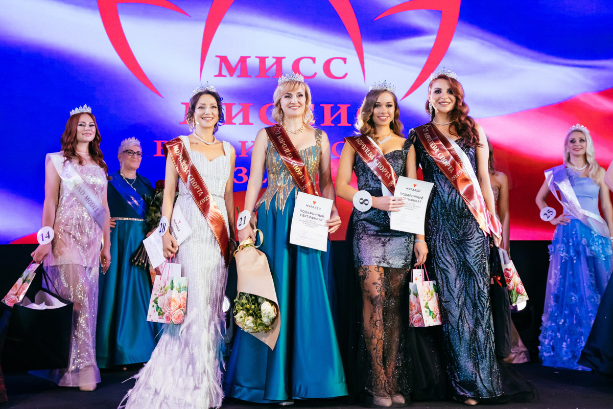 Конкурс «Мисс и   Миссис Владимирская земля   — 2025» в   очередной раз доказал: почувствовать себя королевой может каждая! В   минувшую субботу, 1   марта, красавицам из   33-го региона вручали шикарные короны, титулы и   подарки. Кто их   получил и   как прошел грандиозный финал   — в   материале «Ключ-Медиа».