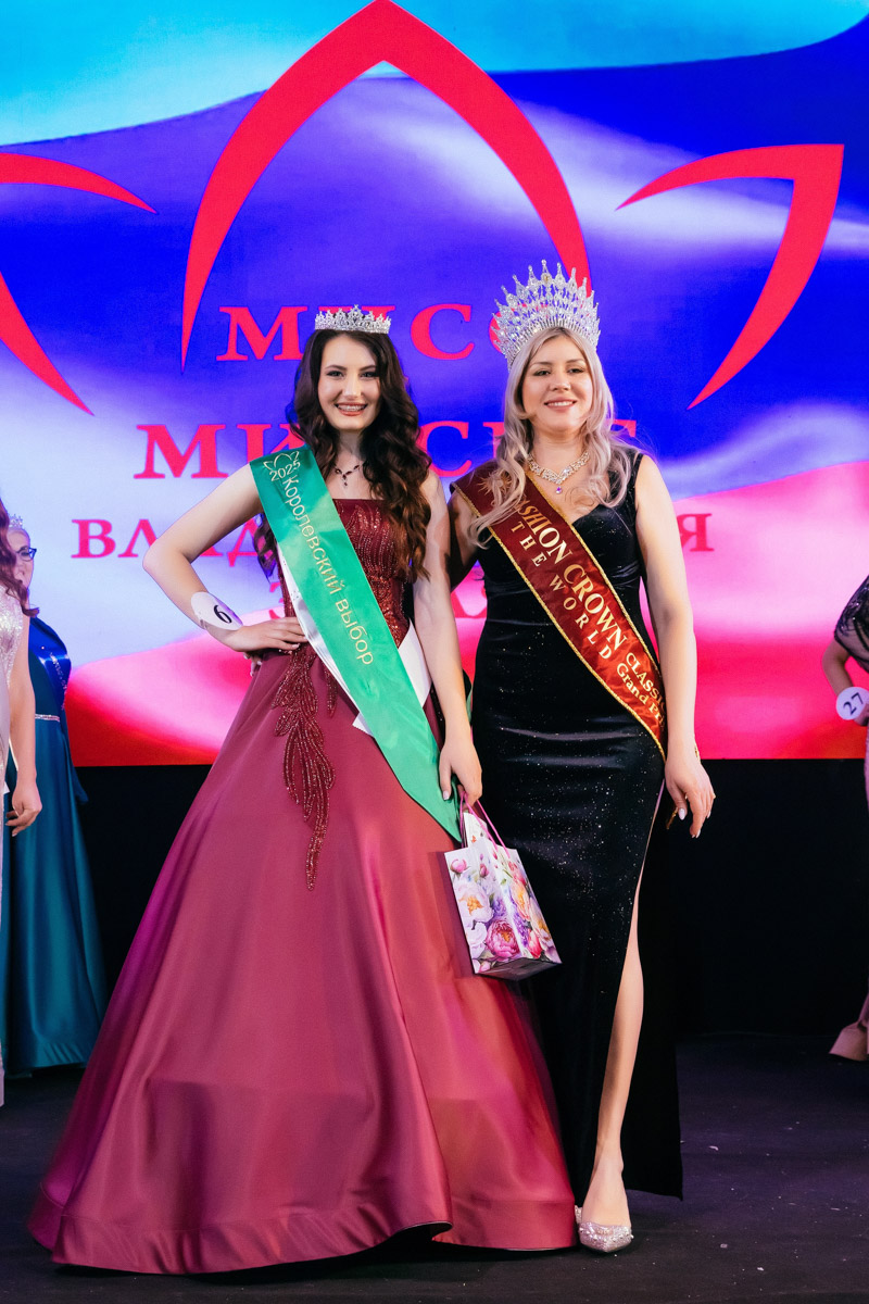 Конкурс «Мисс и   Миссис Владимирская земля   — 2025» в   очередной раз доказал: почувствовать себя королевой может каждая! В   минувшую субботу, 1   марта, красавицам из   33-го региона вручали шикарные короны, титулы и   подарки. Кто их   получил и   как прошел грандиозный финал   — в   материале «Ключ-Медиа».