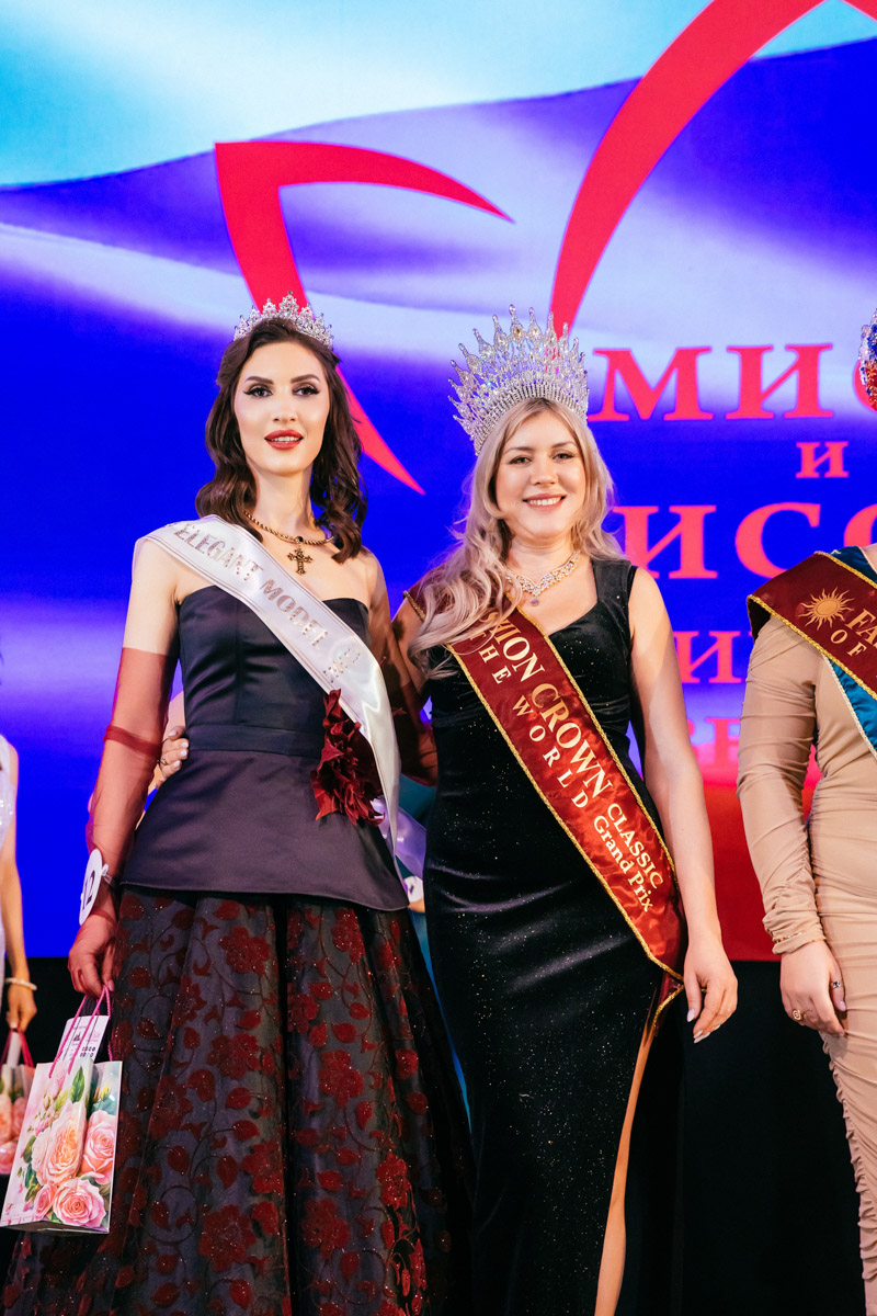 Конкурс «Мисс и   Миссис Владимирская земля   — 2025» в   очередной раз доказал: почувствовать себя королевой может каждая! В   минувшую субботу, 1   марта, красавицам из   33-го региона вручали шикарные короны, титулы и   подарки. Кто их   получил и   как прошел грандиозный финал   — в   материале «Ключ-Медиа».