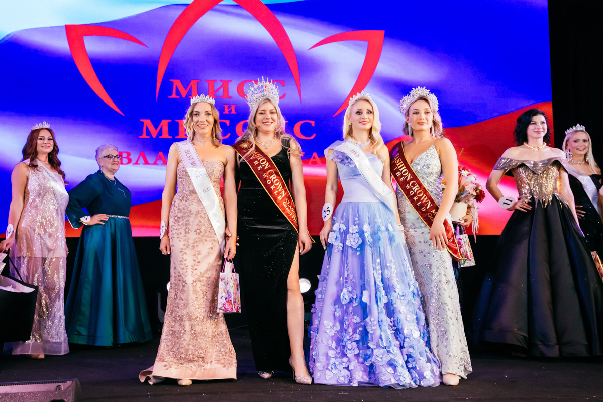 Конкурс «Мисс и   Миссис Владимирская земля   — 2025» в   очередной раз доказал: почувствовать себя королевой может каждая! В   минувшую субботу, 1   марта, красавицам из   33-го региона вручали шикарные короны, титулы и   подарки. Кто их   получил и   как прошел грандиозный финал   — в   материале «Ключ-Медиа».
