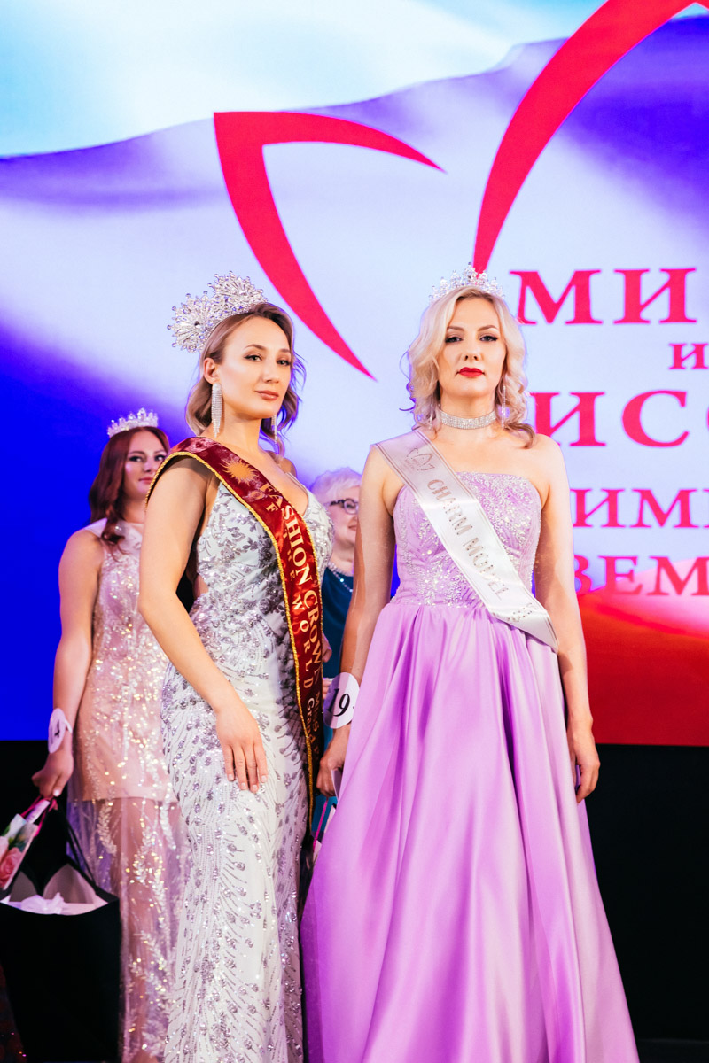 Конкурс «Мисс и   Миссис Владимирская земля   — 2025» в   очередной раз доказал: почувствовать себя королевой может каждая! В   минувшую субботу, 1   марта, красавицам из   33-го региона вручали шикарные короны, титулы и   подарки. Кто их   получил и   как прошел грандиозный финал   — в   материале «Ключ-Медиа».