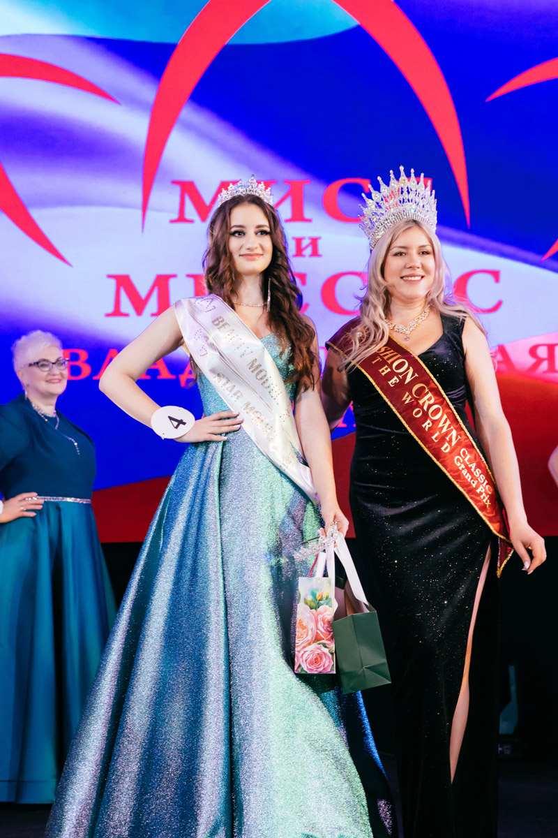 Конкурс «Мисс и   Миссис Владимирская земля   — 2025» в   очередной раз доказал: почувствовать себя королевой может каждая! В   минувшую субботу, 1   марта, красавицам из   33-го региона вручали шикарные короны, титулы и   подарки. Кто их   получил и   как прошел грандиозный финал   — в   материале «Ключ-Медиа».