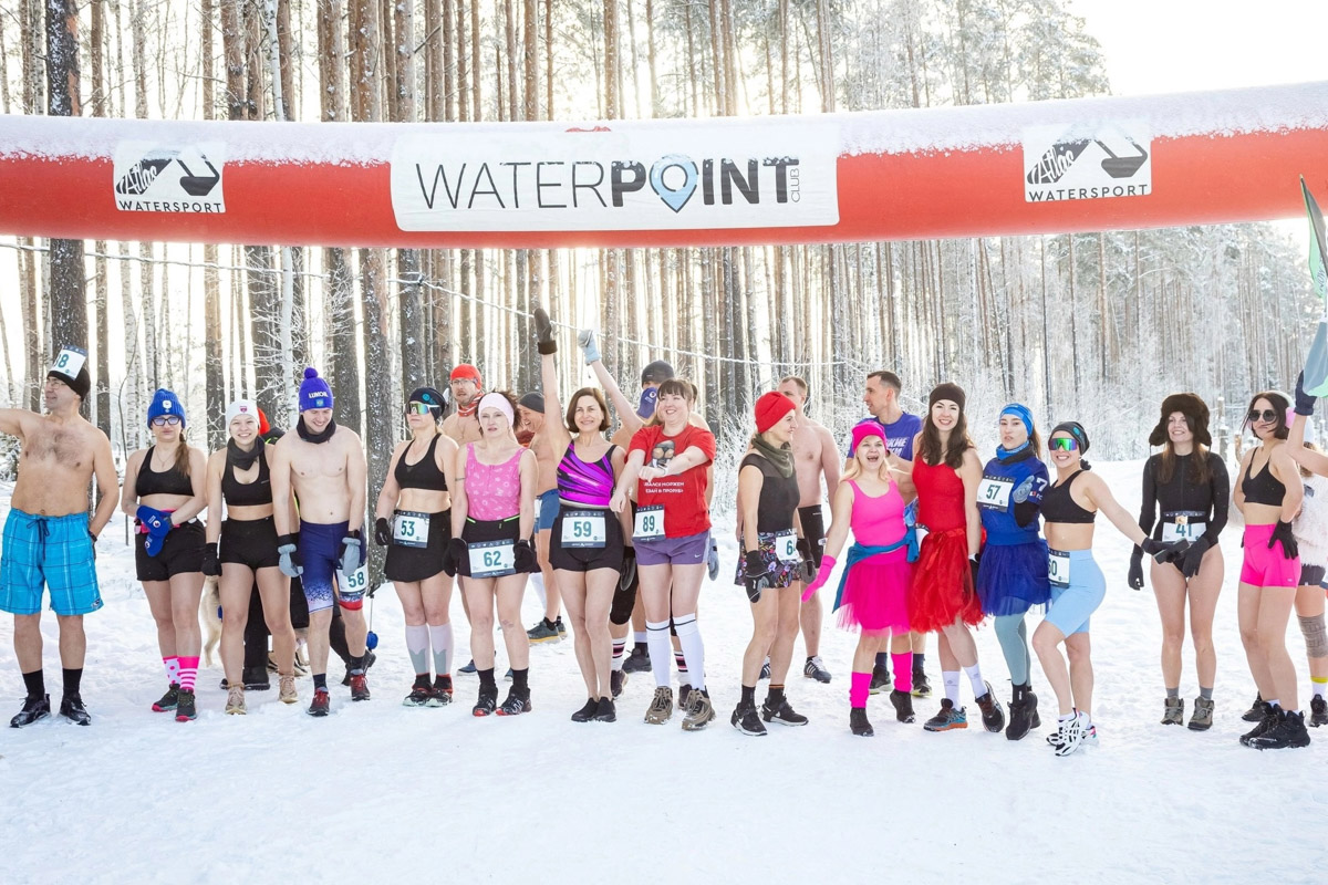 А как вы проводили зиму? Жительница Владимира Ольга Калюжная сделала это максимально весело и экстремально. За пару недель девушка приняла участие сразу в трех необычных стартах для моржей. Сначала ей пришлось пробежаться в мороз почти без одежды, а потом нырнуть в холодную воду!