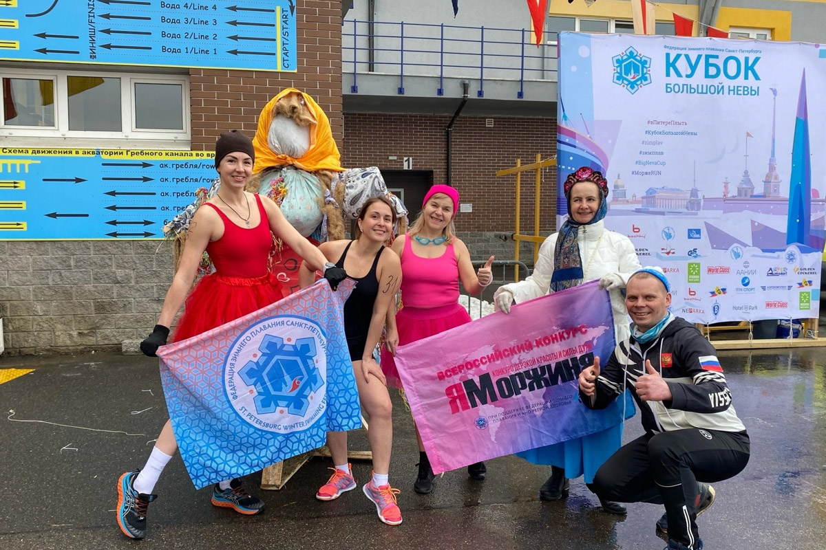 А как вы проводили зиму? Жительница Владимира Ольга Калюжная сделала это максимально весело и экстремально. За пару недель девушка приняла участие сразу в трех необычных стартах для моржей. Сначала ей пришлось пробежаться в мороз почти без одежды, а потом нырнуть в холодную воду!