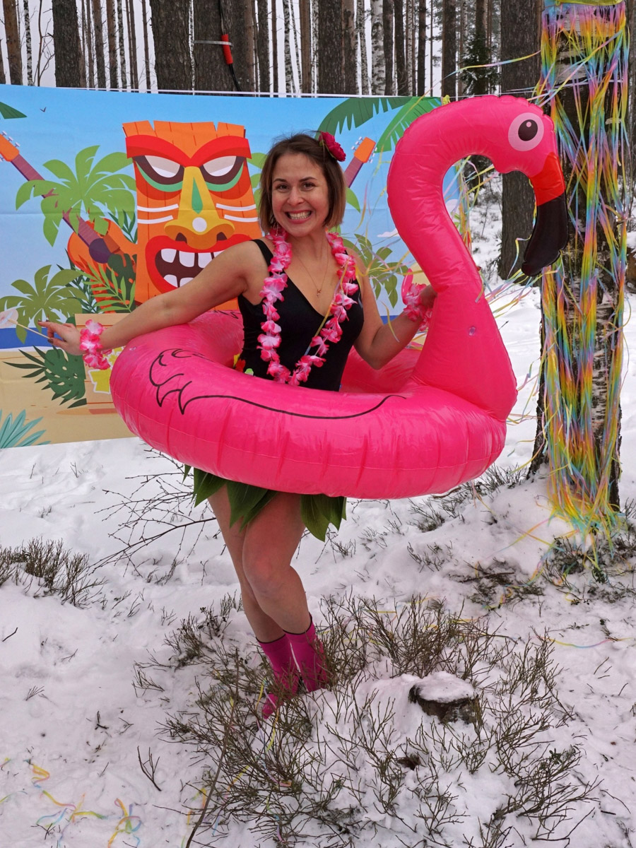 А как вы проводили зиму? Жительница Владимира Ольга Калюжная сделала это максимально весело и экстремально. За пару недель девушка приняла участие сразу в трех необычных стартах для моржей. Сначала ей пришлось пробежаться в мороз почти без одежды, а потом нырнуть в холодную воду!