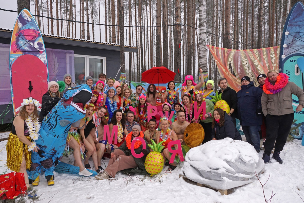 А как вы проводили зиму? Жительница Владимира Ольга Калюжная сделала это максимально весело и экстремально. За пару недель девушка приняла участие сразу в трех необычных стартах для моржей. Сначала ей пришлось пробежаться в мороз почти без одежды, а потом нырнуть в холодную воду!