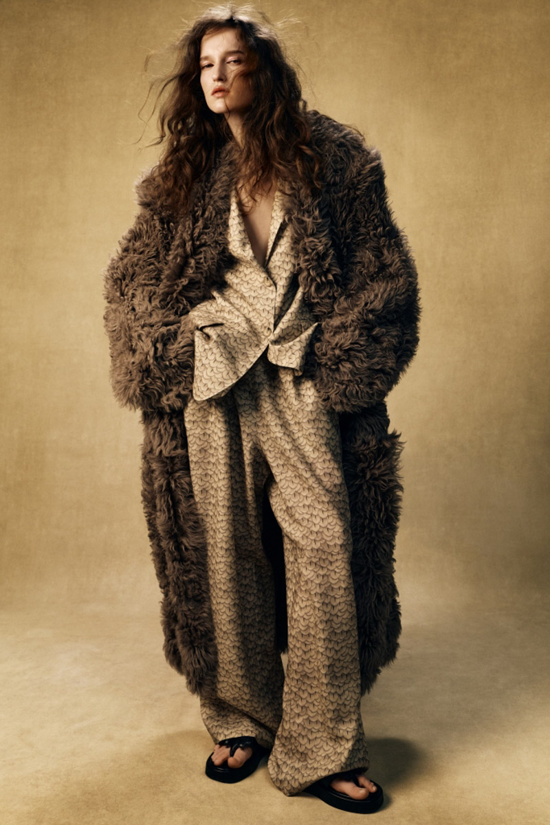 Российские дизайнеры активно черпают вдохновение в прошлом, чтобы явить миру что-то новое. И у них это отлично получается. Коллекции, созданные по историческим референсам, каждый раз притягивают взгляд. «Ключ-Медиа» тоже не удержался от очередного модного обзора вещей с мотивами 33-го региона.