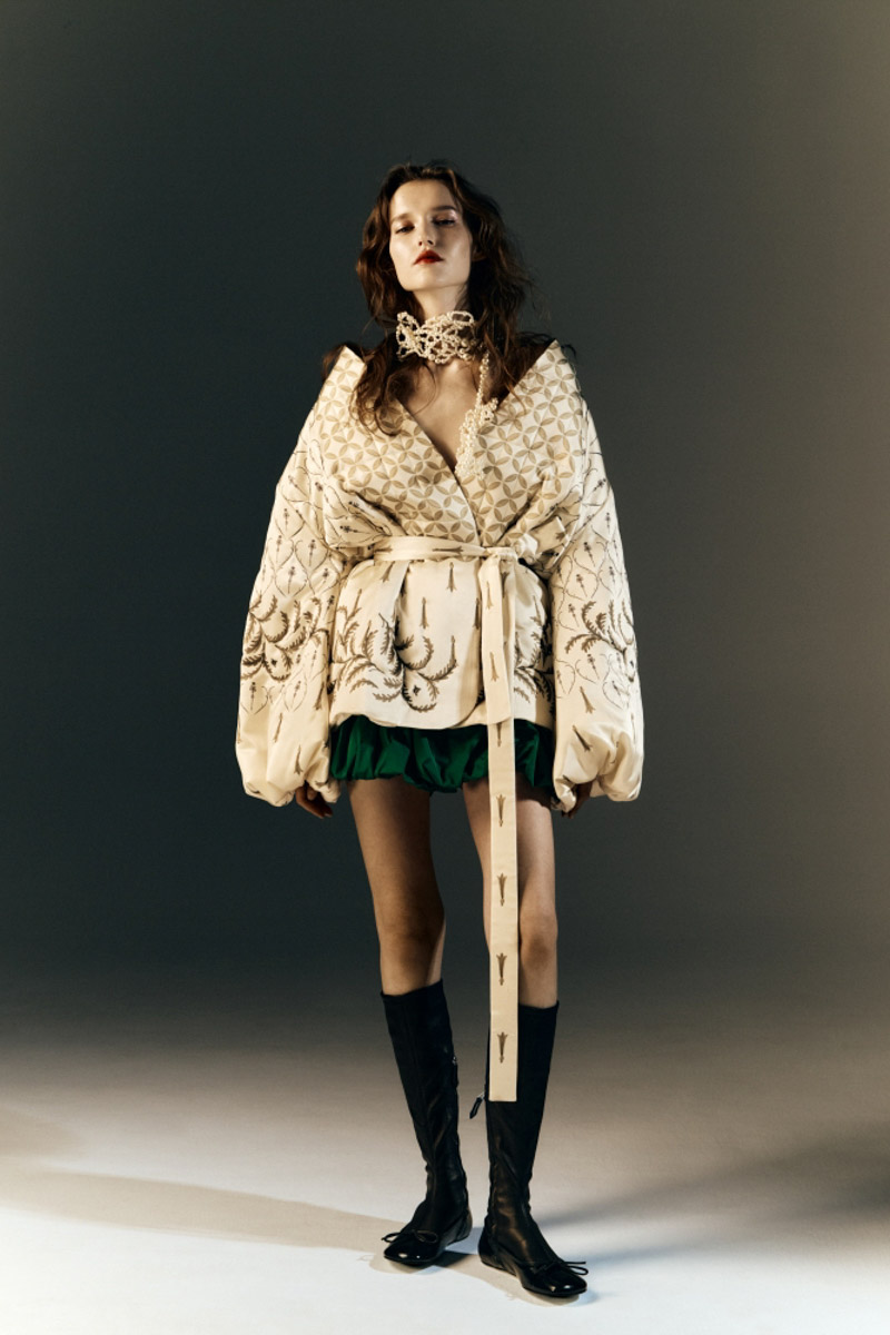 Российские дизайнеры активно черпают вдохновение в прошлом, чтобы явить миру что-то новое. И у них это отлично получается. Коллекции, созданные по историческим референсам, каждый раз притягивают взгляд. «Ключ-Медиа» тоже не удержался от очередного модного обзора вещей с мотивами 33-го региона.